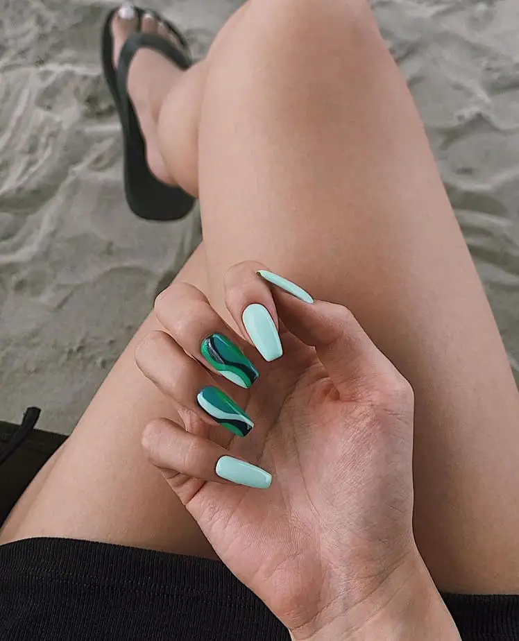 green nails designs