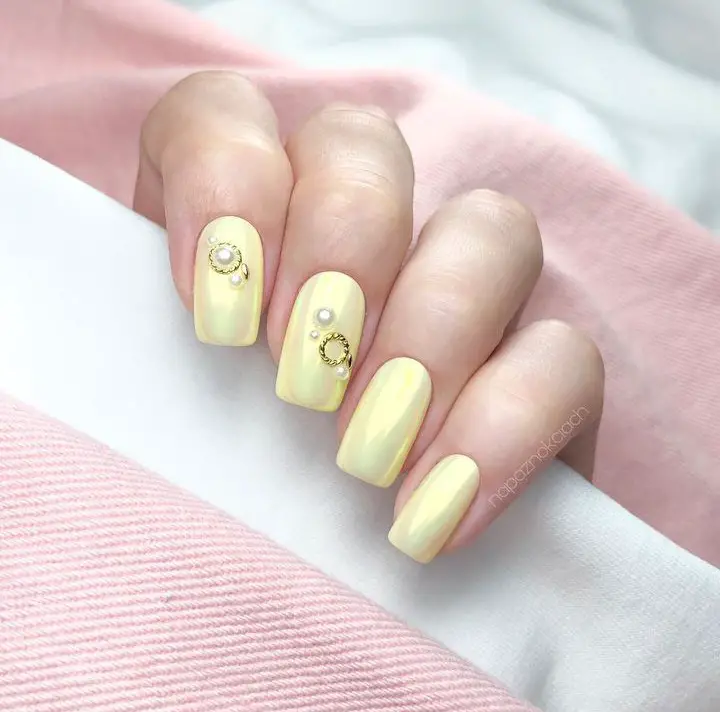 yellow nails design