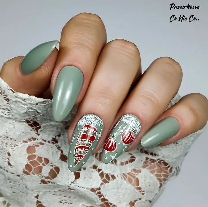 pretty christmas nails